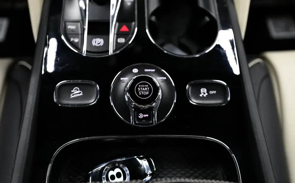 Speed ! Perfect Condition | Service Contract + 3 Years Warranty | 100% Finance V8 Ref#C011078 - Image 11