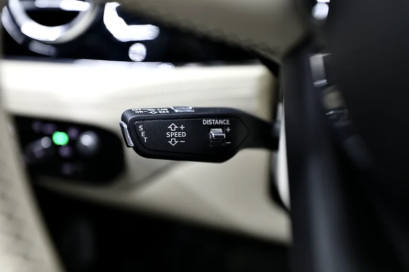 Speed ! Perfect Condition | Service Contract + 3 Years Warranty | 100% Finance V8 Ref#C011078 - Image 13