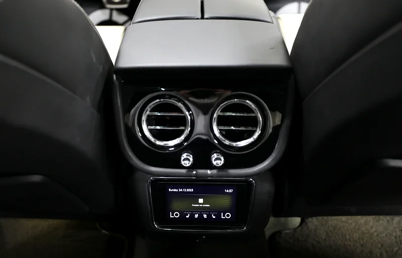 Speed ! Perfect Condition | Service Contract + 3 Years Warranty | 100% Finance V8 Ref#C011078 - Image 18