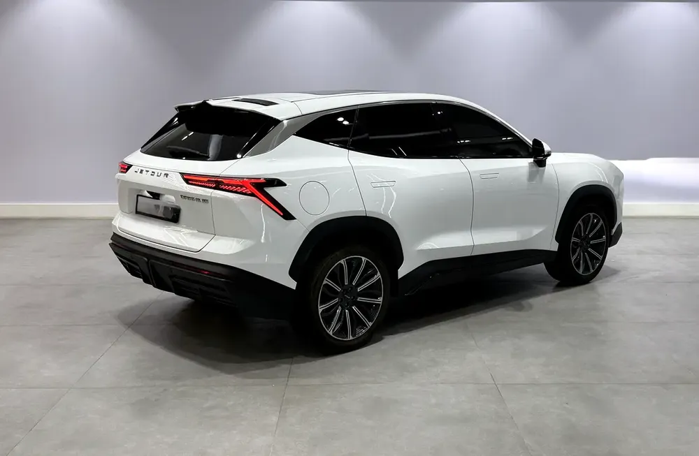 Brand New 2025 Jetour Dashing 1.6T Luxury - Advanced Tech  Futuristic Design - Image 9