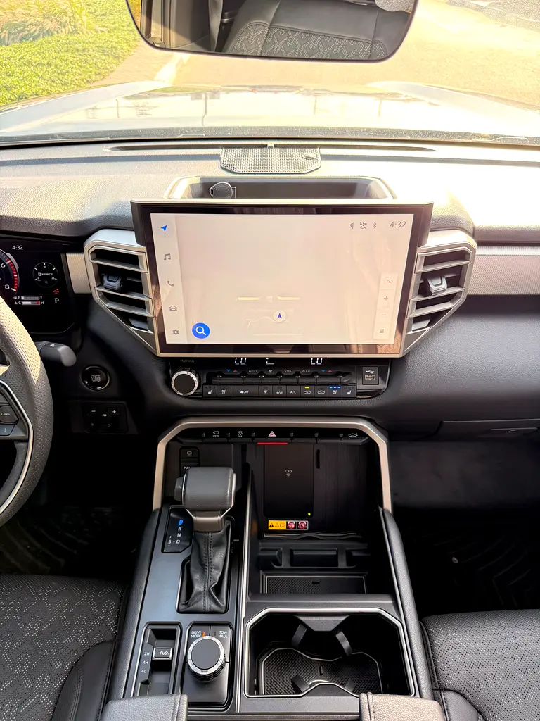 Toyota Tundra Crewmax 2025 -  Limited -4X4 -  EXCELLENT CONDITION  - With Panoramic Roof - Image 12