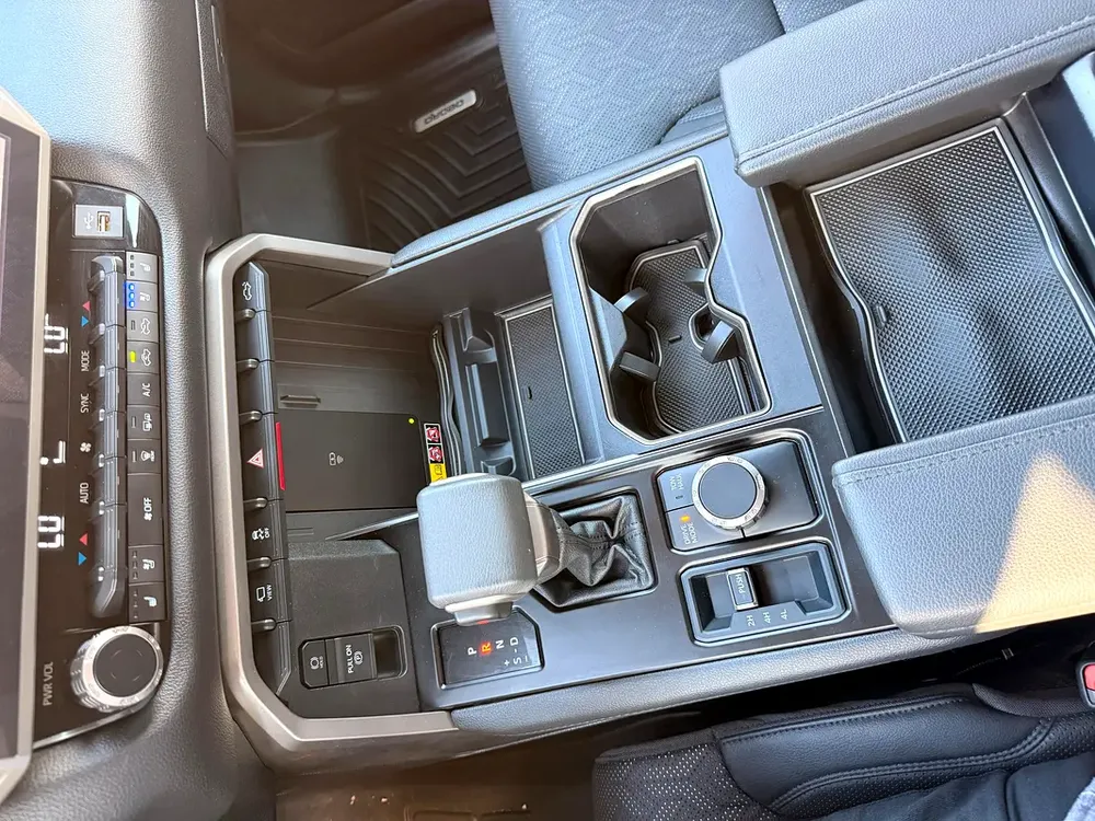Toyota Tundra Crewmax 2025 -  Limited -4X4 -  EXCELLENT CONDITION  - With Panoramic Roof - Image 14