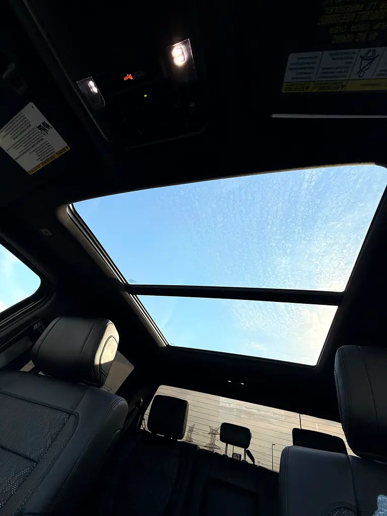 Toyota Tundra Crewmax 2025 -  Limited -4X4 -  EXCELLENT CONDITION  - With Panoramic Roof - Image 15