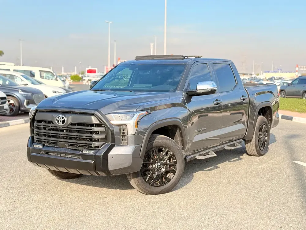 Toyota Tundra Crewmax 2025 -  Limited -4X4 -  EXCELLENT CONDITION  - With Panoramic Roof - Image 4