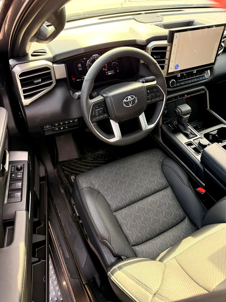 Toyota Tundra Crewmax 2025 -  Limited -4X4 -  EXCELLENT CONDITION  - With Panoramic Roof - Image 6