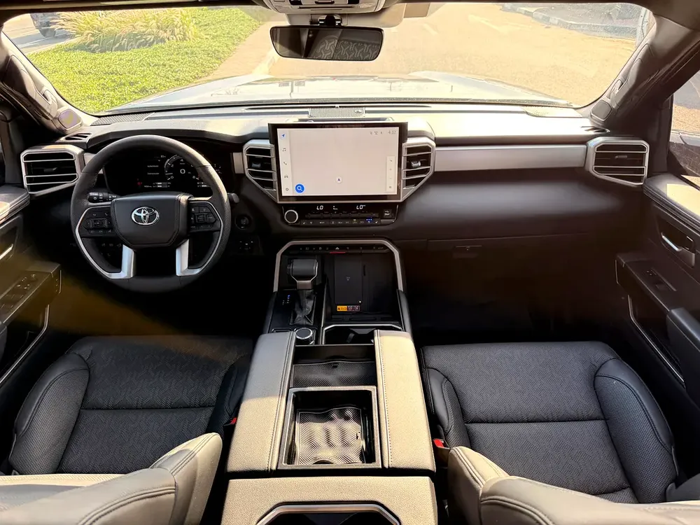 Toyota Tundra Crewmax 2025 -  Limited -4X4 -  EXCELLENT CONDITION  - With Panoramic Roof - Image 7