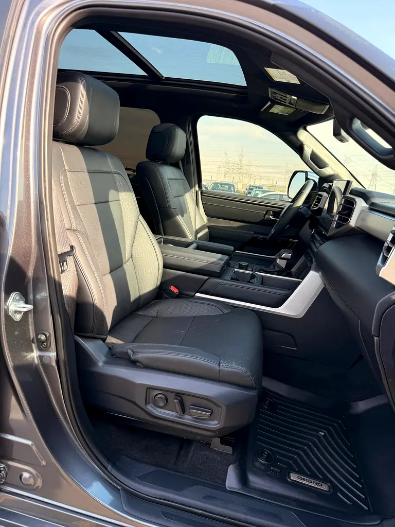 Toyota Tundra Crewmax 2025 -  Limited -4X4 -  EXCELLENT CONDITION  - With Panoramic Roof - Image 9