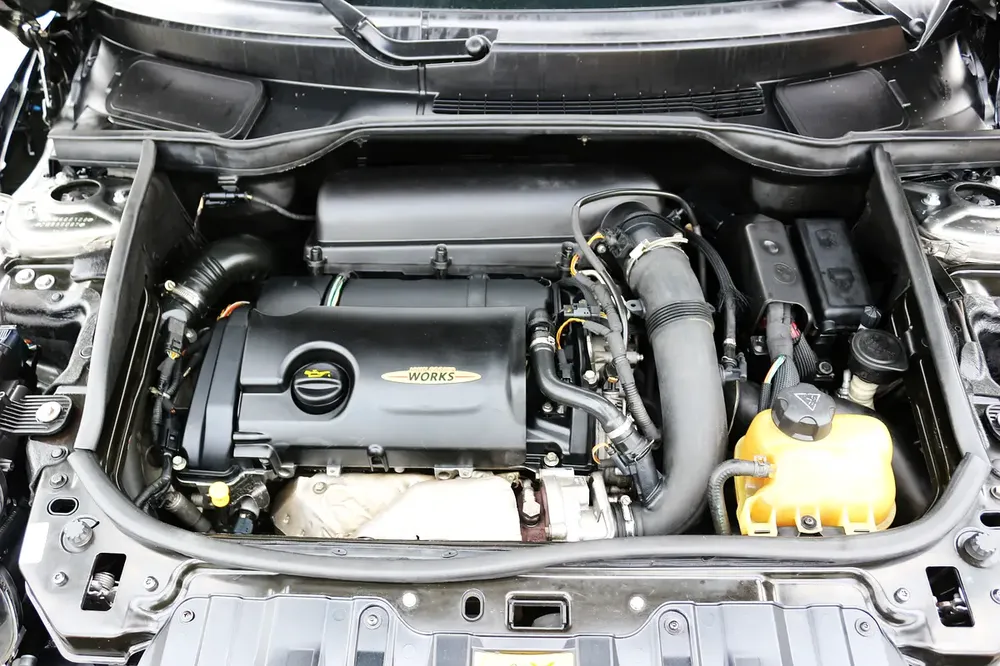 2013 MINI Clubman John Cooper Works - GCC Specs - Image 11