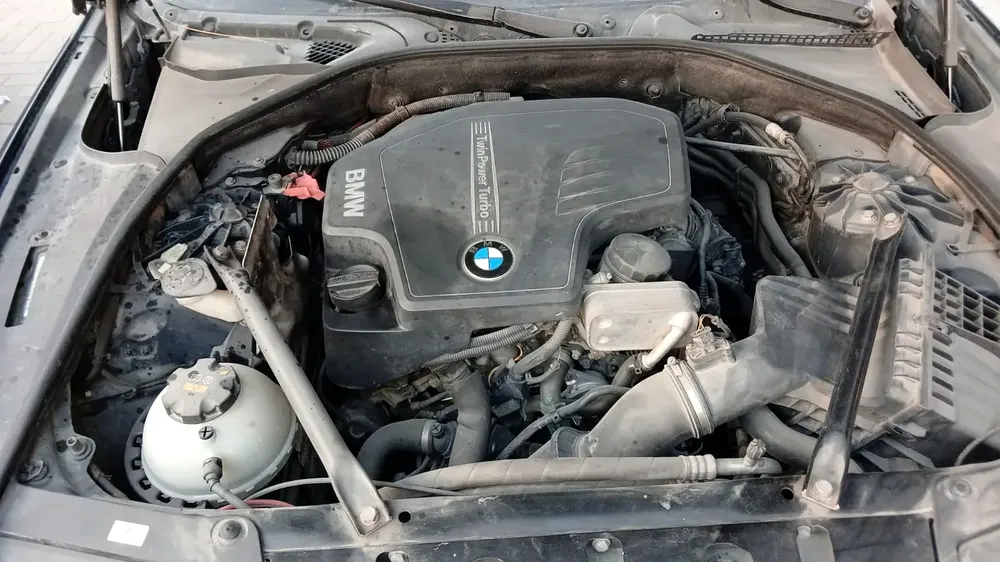 2013 BMW 520i - GCC Specs - Starts and Drives - Image 12