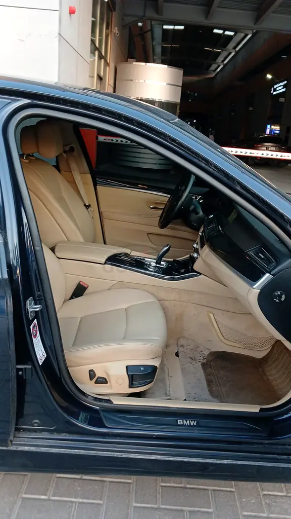 2013 BMW 520i - GCC Specs - Starts and Drives - Image 6