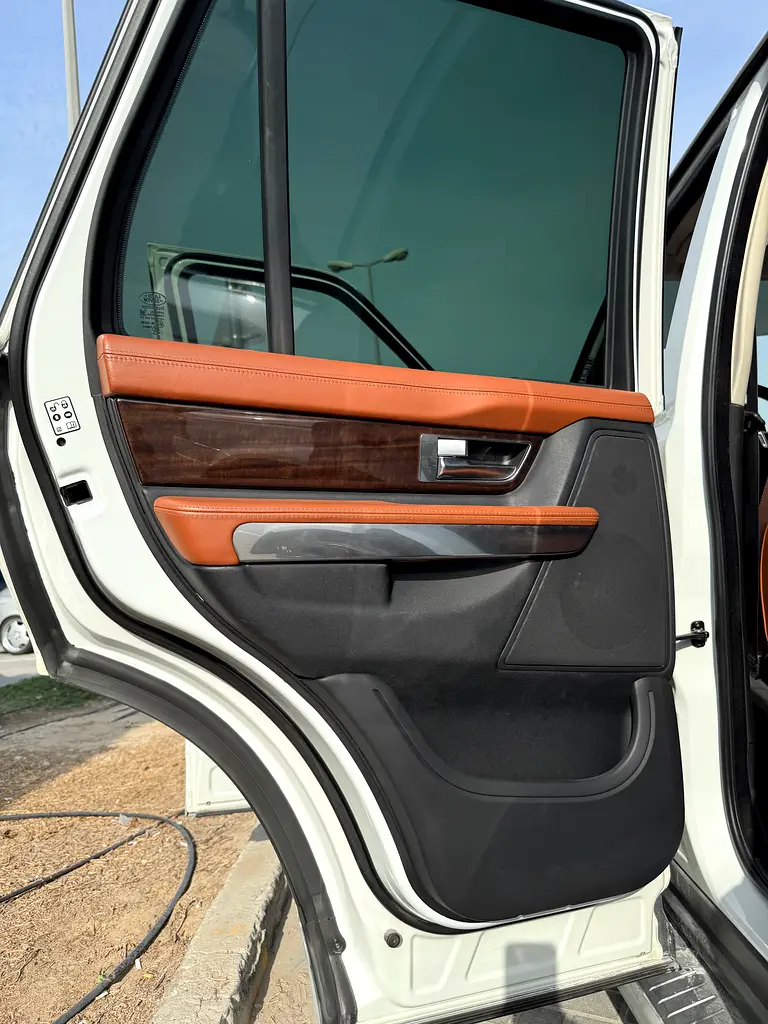 Land Rover Range Rover Sport HST 2011 GCC 510 HP - Image 9