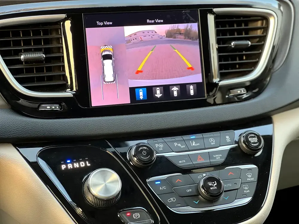 2020 Chrysler Pacifica - American Specs - GCC Ready - Image 13