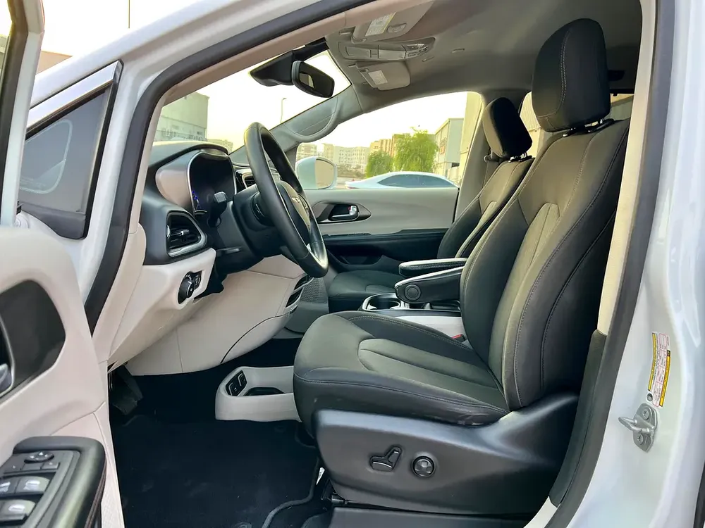 2020 Chrysler Pacifica - American Specs - GCC Ready - Image 16