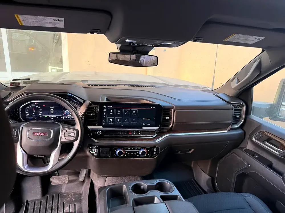 GMC Sierra 2500 HD Denali 2024 - American Specs - Pristine Condition - Image 10