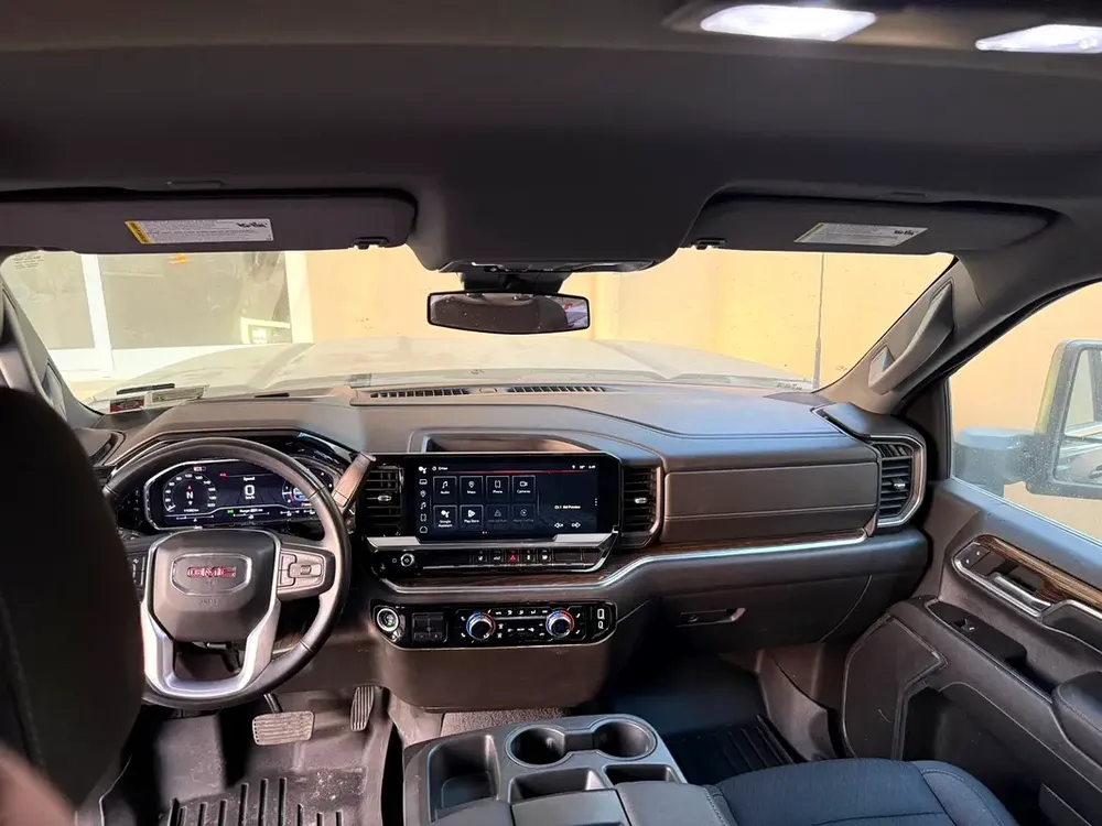 GMC Sierra 2500 HD Denali 2024 - American Specs - Pristine Condition - Image 13