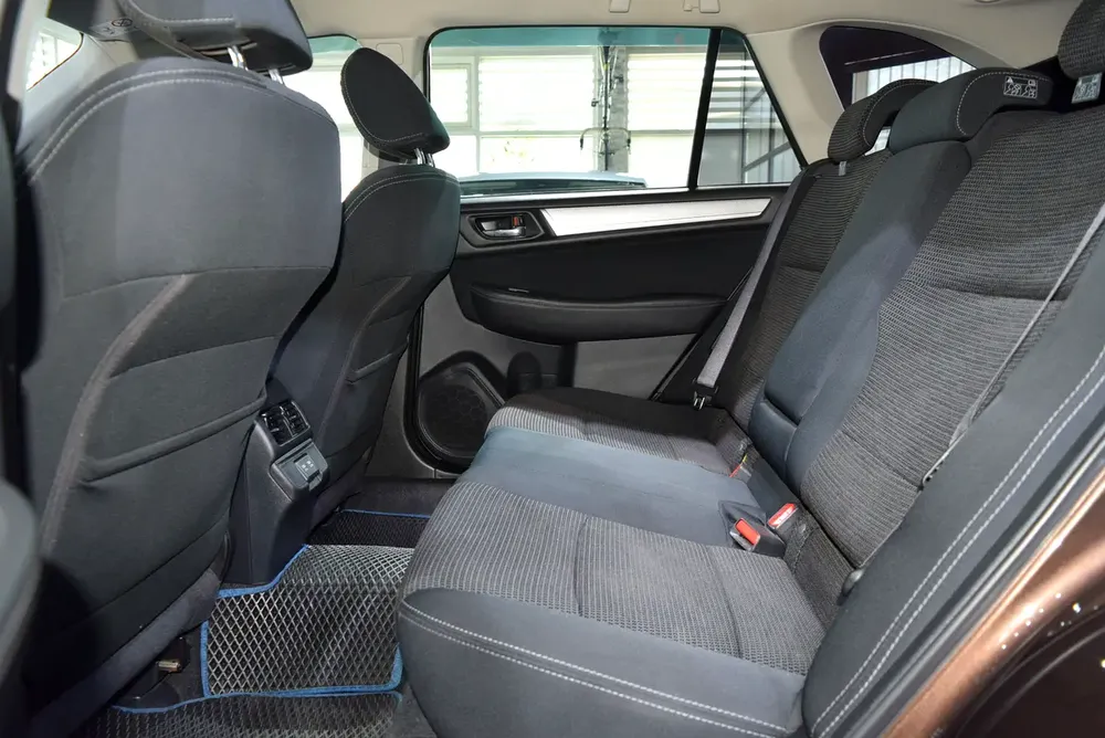Original Paint . Full Service History . GCC Specs . Low Mileage - Image 9