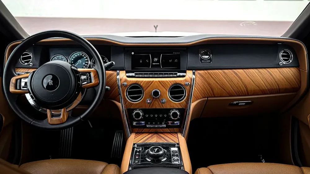 GCC | Rolls Royce Cullinan 2020 | New Facelift | Full Service History | 2025 Look | BB - Image 10