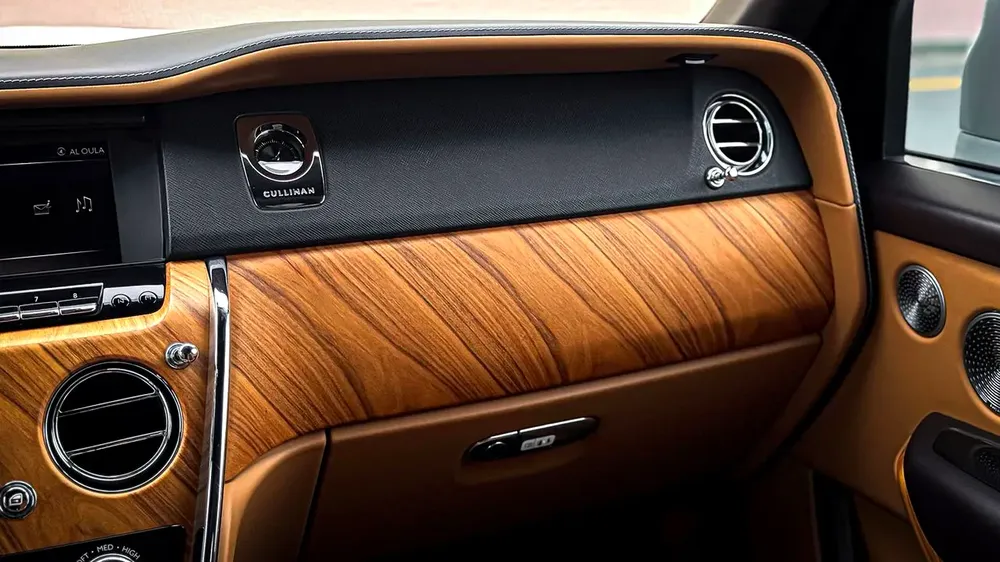 GCC | Rolls Royce Cullinan 2020 | New Facelift | Full Service History | 2025 Look | BB - Image 12