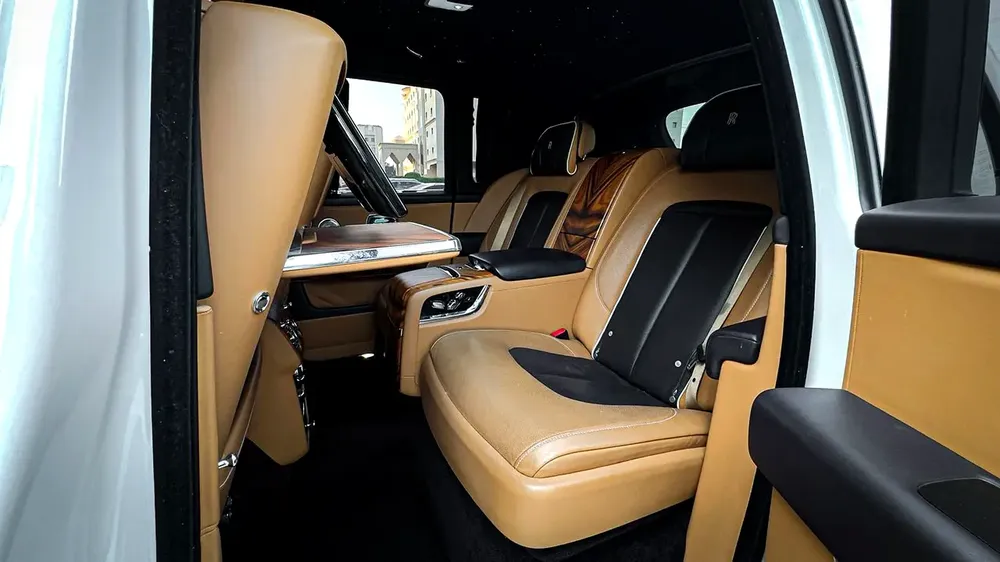GCC | Rolls Royce Cullinan 2020 | New Facelift | Full Service History | 2025 Look | BB - Image 13