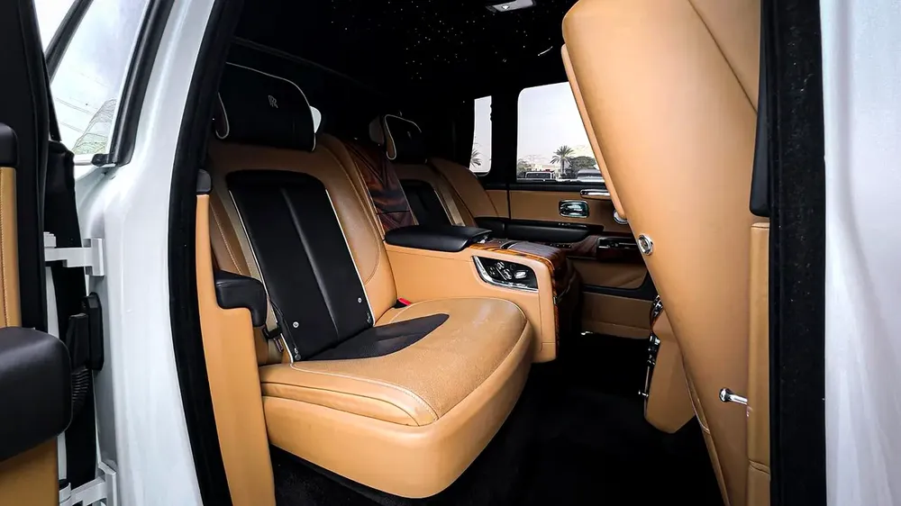 GCC | Rolls Royce Cullinan 2020 | New Facelift | Full Service History | 2025 Look | BB - Image 15