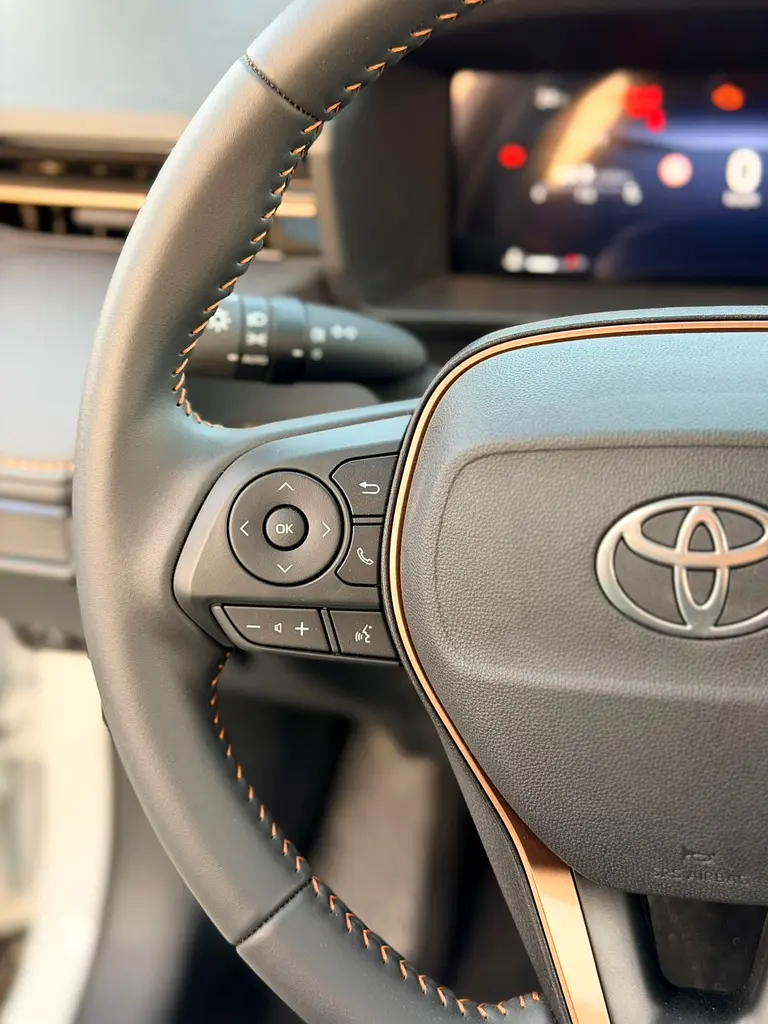 2025 Toyota Front lander Luxury - Image 12