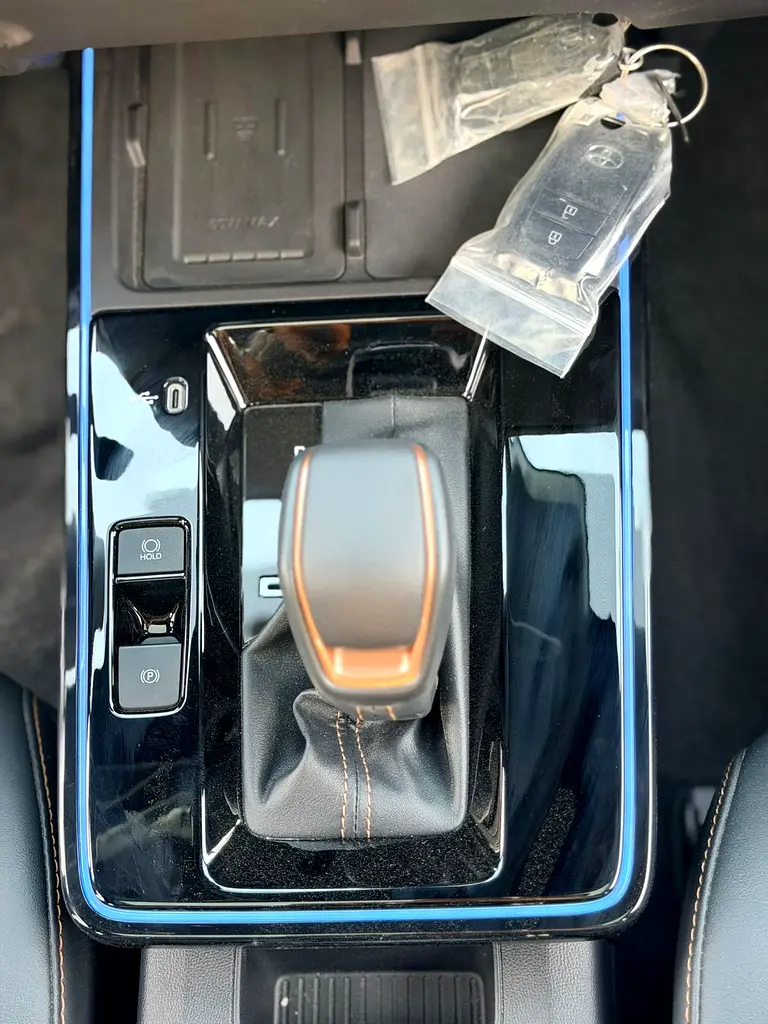 2025 Toyota Front lander Luxury - Image 14