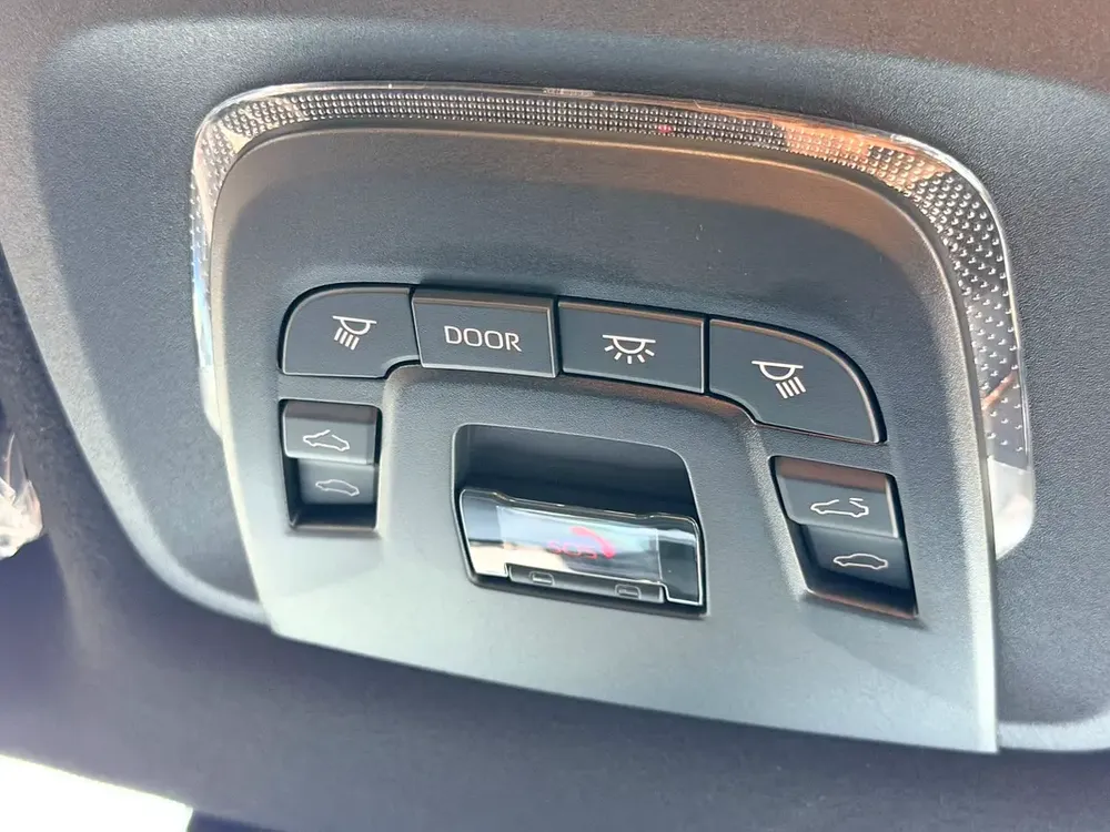 2025 Toyota Front lander Luxury - Image 15