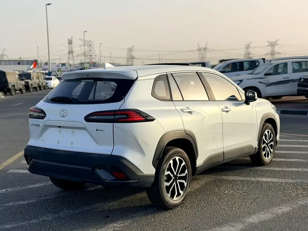 2025 Toyota Front lander Luxury - Image 5