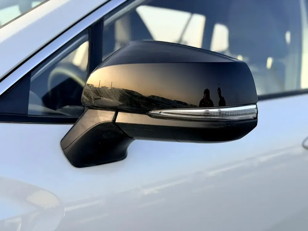 2025 Toyota Front lander Luxury - Image 8
