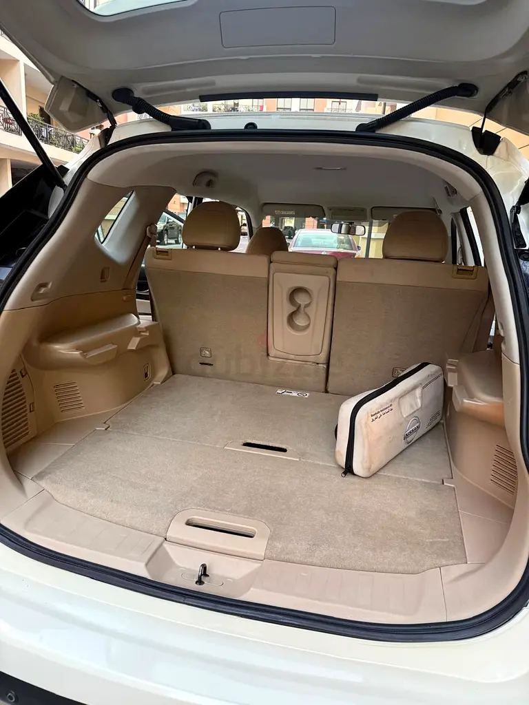 NISSAN XTRAIL 2016 MED OPTION GCC CAR - Image 11