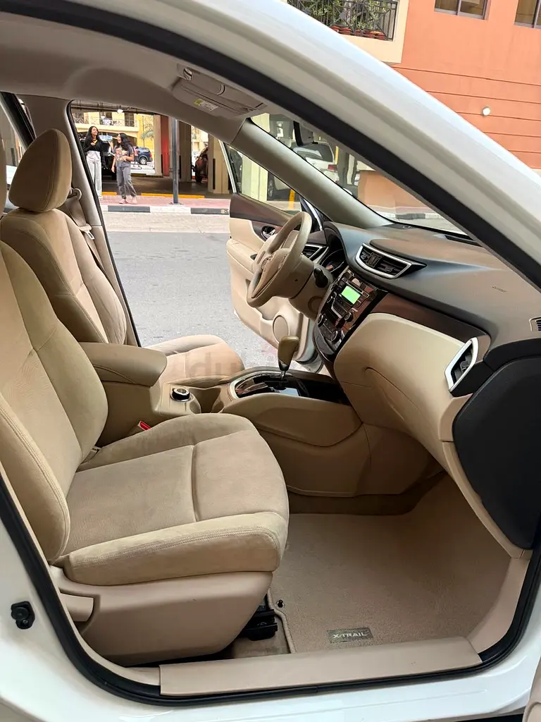 NISSAN XTRAIL 2016 MED OPTION GCC CAR - Image 12