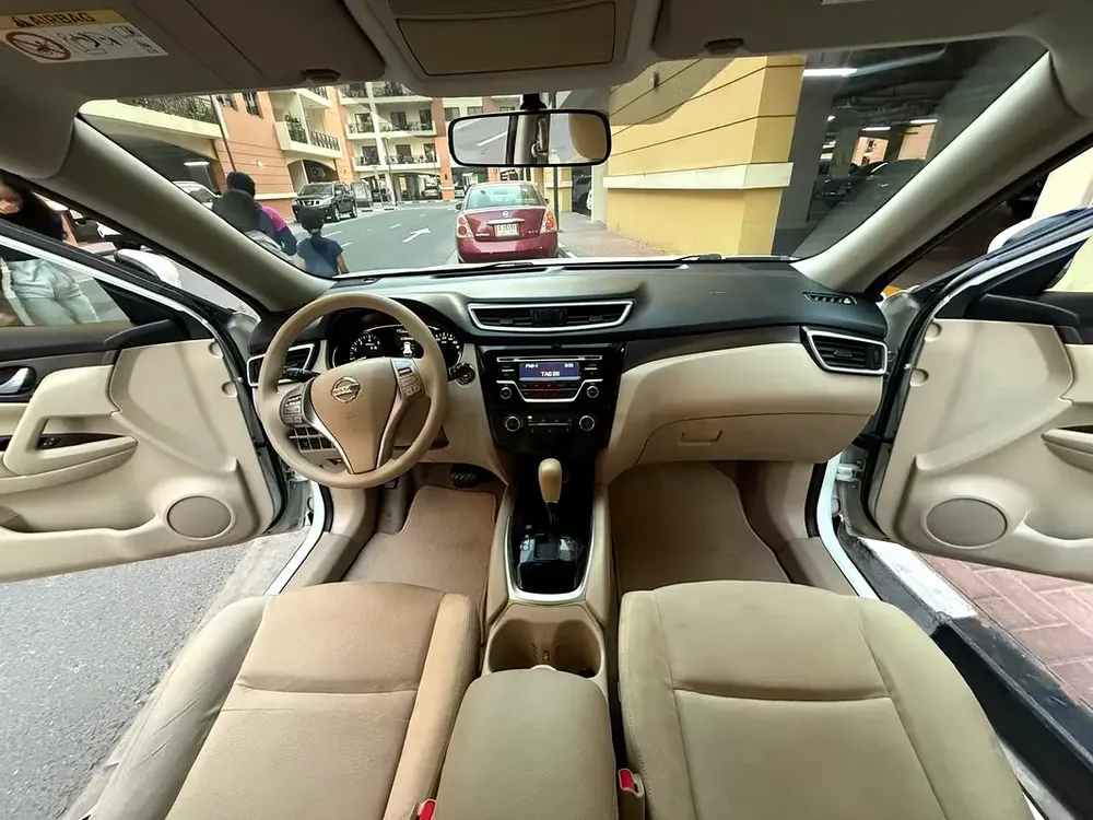 NISSAN XTRAIL 2016 MED OPTION GCC CAR - Image 13