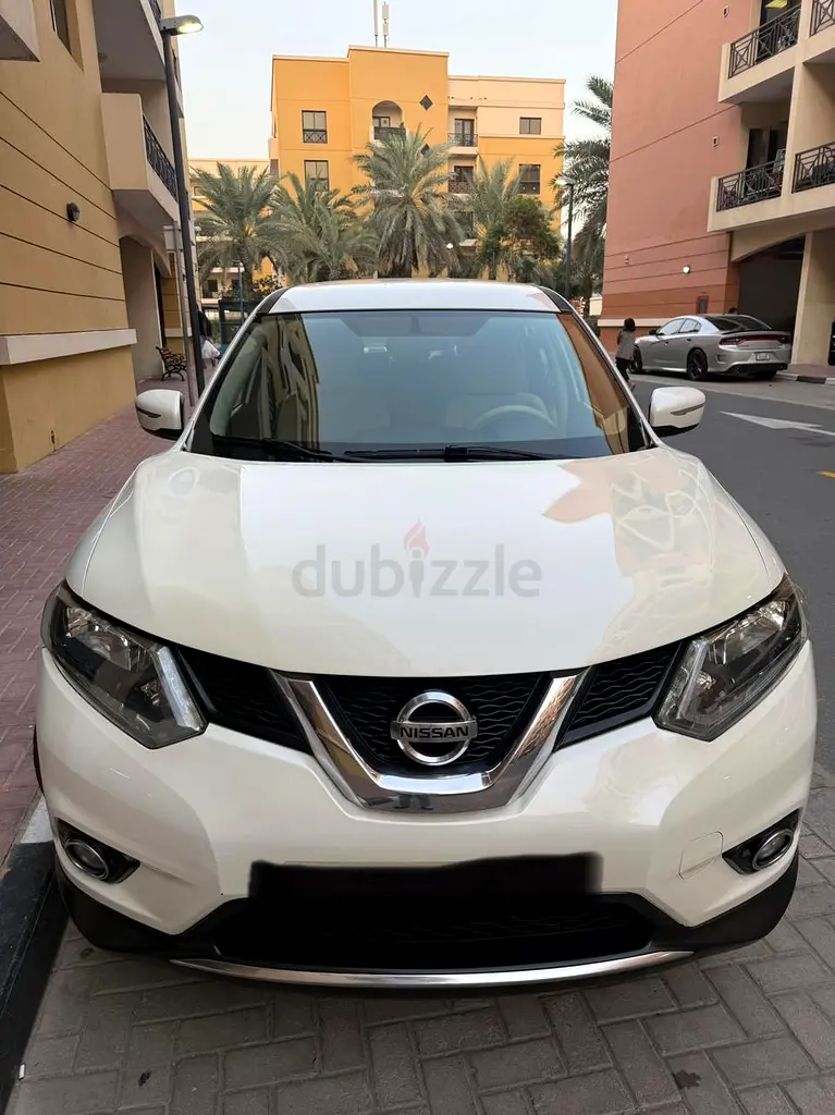 NISSAN XTRAIL 2016 MED OPTION GCC CAR - Image 5