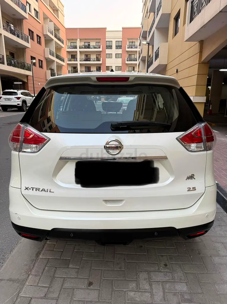 NISSAN XTRAIL 2016 MED OPTION GCC CAR - Image 6