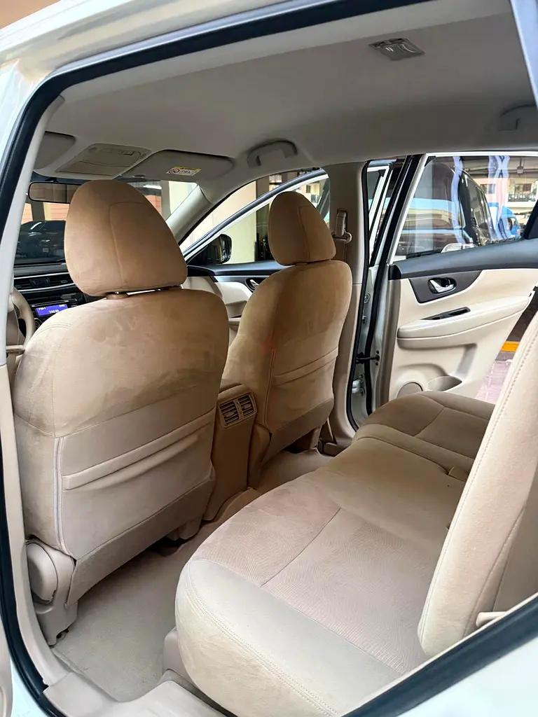 NISSAN XTRAIL 2016 MED OPTION GCC CAR - Image 9