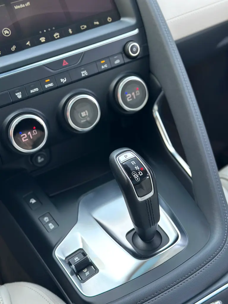 1,027/pm | E Pace P200 AWD | 2 Years Warranty - Image 11
