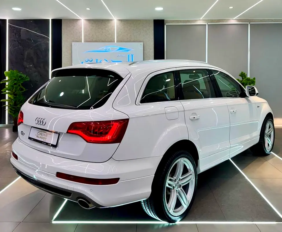 AMAZING WHITE AUDI Q7  S_LINE V6 ||  FULL OPINION || GCC || 7 SEATS || ACCIDENT FREE - Image 10