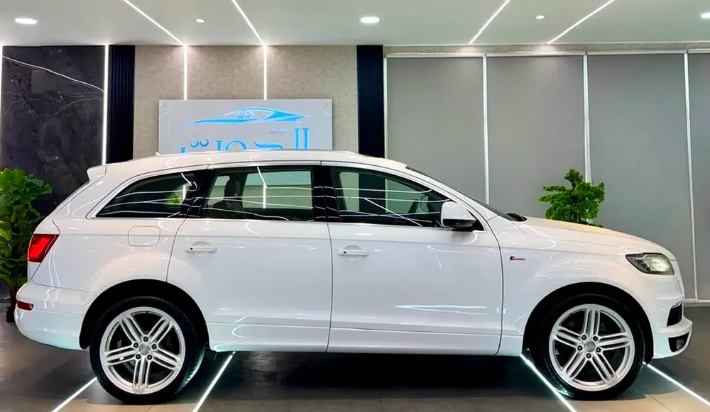 AMAZING WHITE AUDI Q7  S_LINE V6 ||  FULL OPINION || GCC || 7 SEATS || ACCIDENT FREE - Image 12