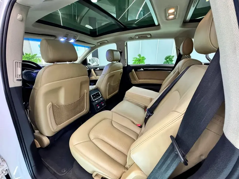 AMAZING WHITE AUDI Q7  S_LINE V6 ||  FULL OPINION || GCC || 7 SEATS || ACCIDENT FREE - Image 18