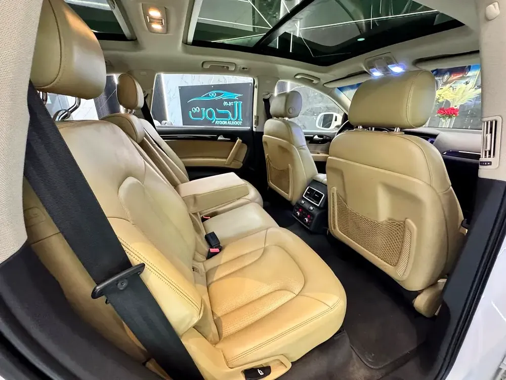 AMAZING WHITE AUDI Q7  S_LINE V6 ||  FULL OPINION || GCC || 7 SEATS || ACCIDENT FREE - Image 19