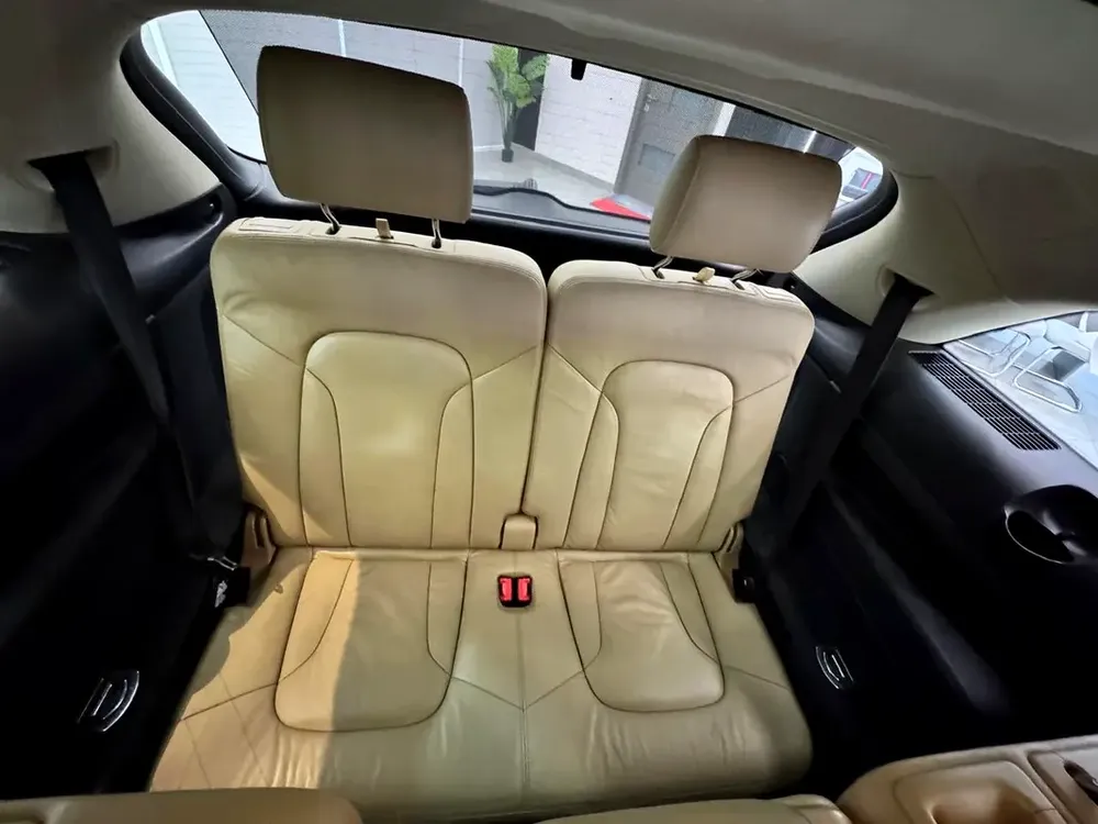 AMAZING WHITE AUDI Q7  S_LINE V6 ||  FULL OPINION || GCC || 7 SEATS || ACCIDENT FREE - Image 20