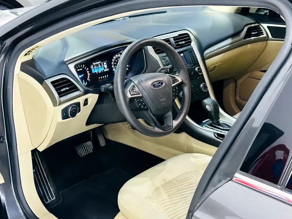 FORD FUSION 2016 GCC SPECS WELL MAINTAINED CAR 4 CYLINDER - Image 10