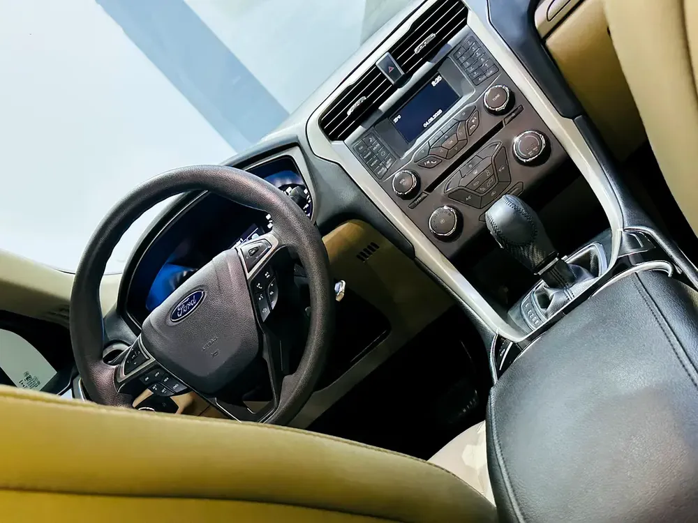 FORD FUSION 2016 GCC SPECS WELL MAINTAINED CAR 4 CYLINDER - Image 11