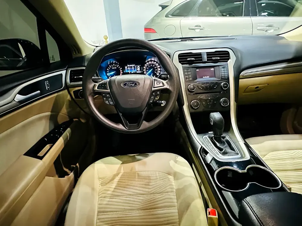 FORD FUSION 2016 GCC SPECS WELL MAINTAINED CAR 4 CYLINDER - Image 13