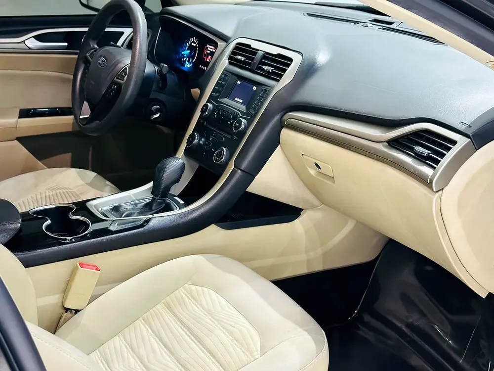 FORD FUSION 2016 GCC SPECS WELL MAINTAINED CAR 4 CYLINDER - Image 15