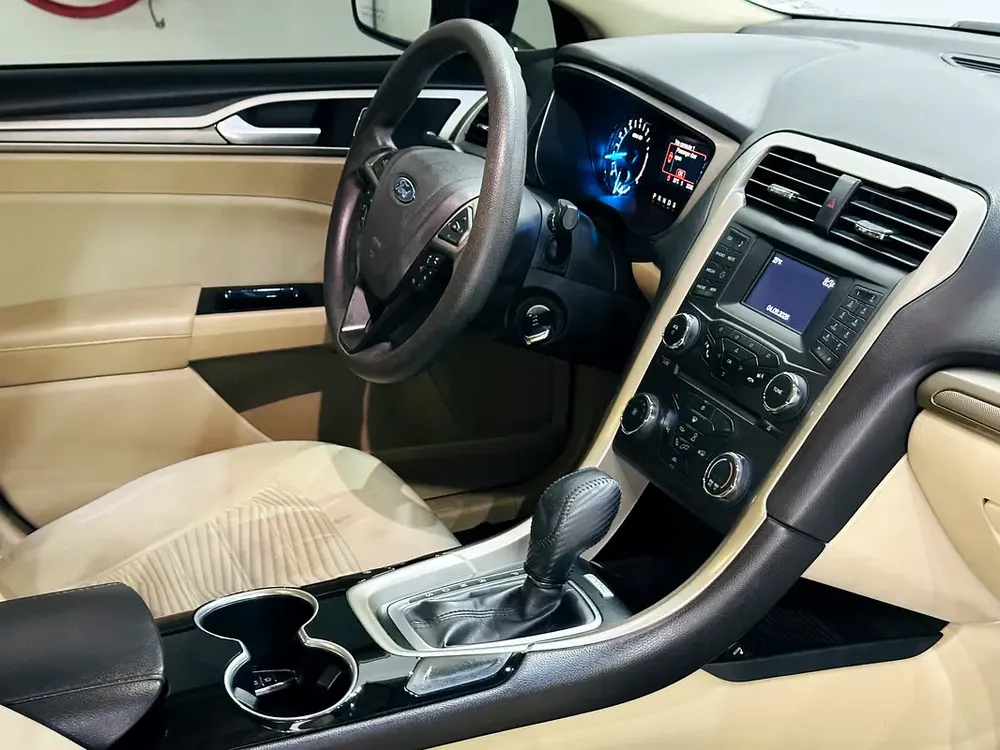 FORD FUSION 2016 GCC SPECS WELL MAINTAINED CAR 4 CYLINDER - Image 16