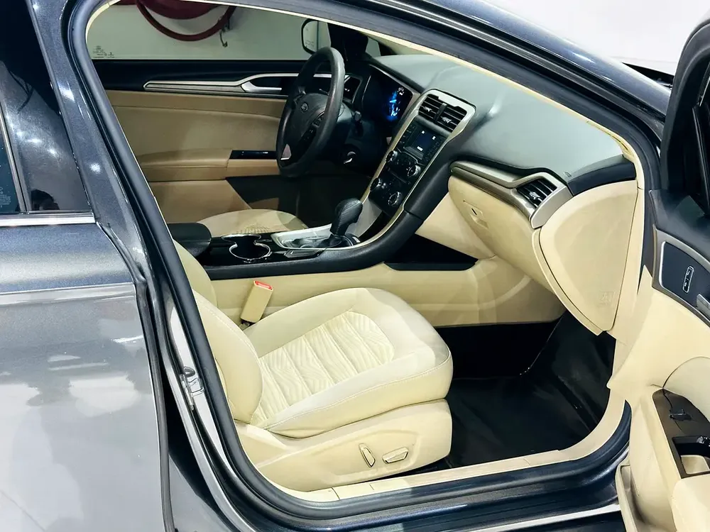 FORD FUSION 2016 GCC SPECS WELL MAINTAINED CAR 4 CYLINDER - Image 18