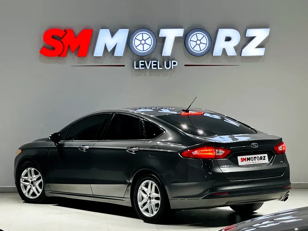 FORD FUSION 2016 GCC SPECS WELL MAINTAINED CAR 4 CYLINDER - Image 4