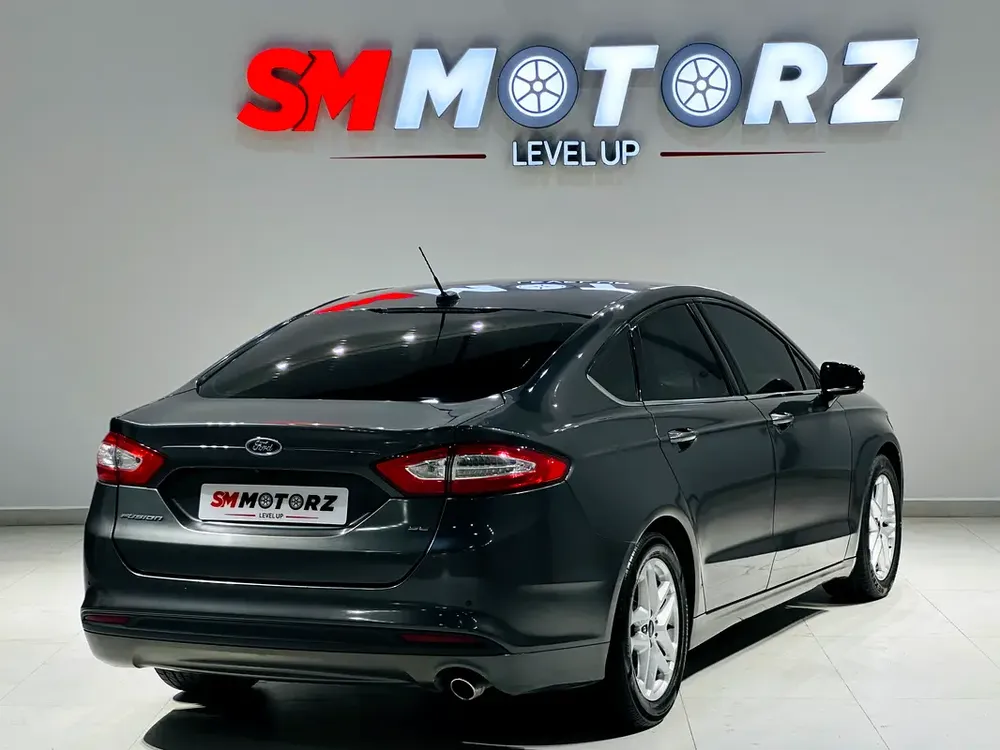 FORD FUSION 2016 GCC SPECS WELL MAINTAINED CAR 4 CYLINDER - Image 5