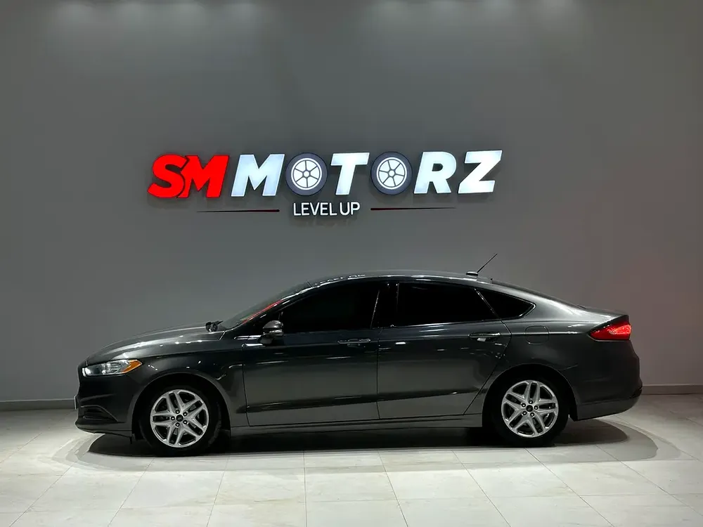 FORD FUSION 2016 GCC SPECS WELL MAINTAINED CAR 4 CYLINDER - Image 6